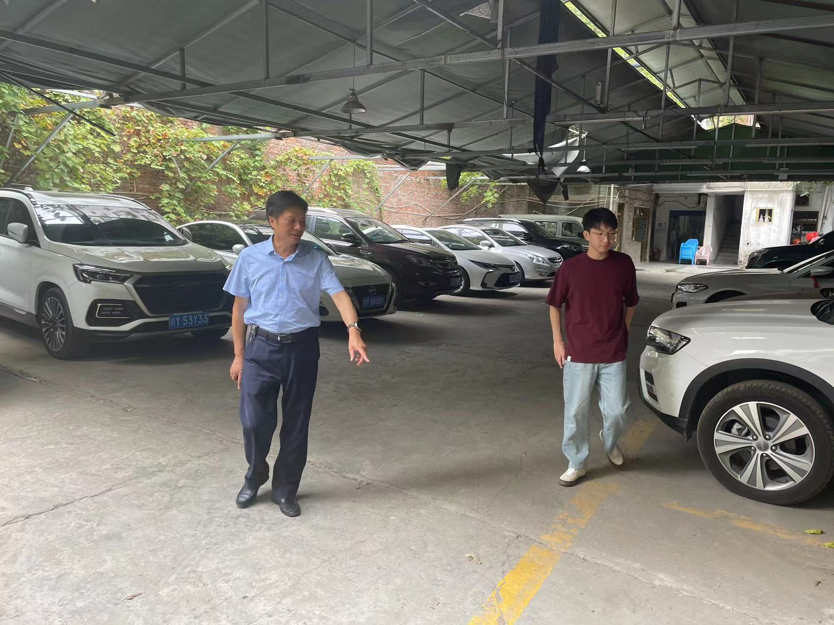 集團(tuán)黨委書記、董事長(zhǎng)許大政深入 “包?！鄙鐓^(qū)開展創(chuàng)文督導(dǎo)工作