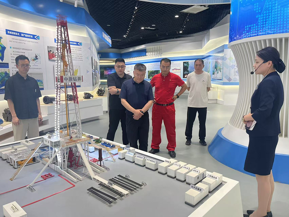 集團黨委副書記、總經(jīng)理沈鵬帶隊到普光氣田考察交流